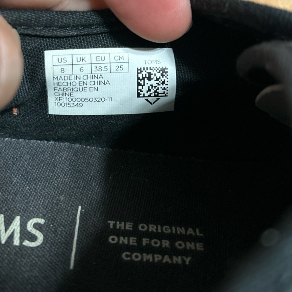 TOMS Classic Black Canvas Shoes - Picture 5 of 6